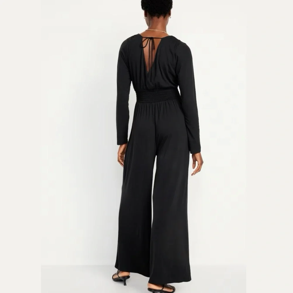 Old Navy Women’s Black Long Sleeve Waist-Defined V-Neck Jumpsuit - NWT
